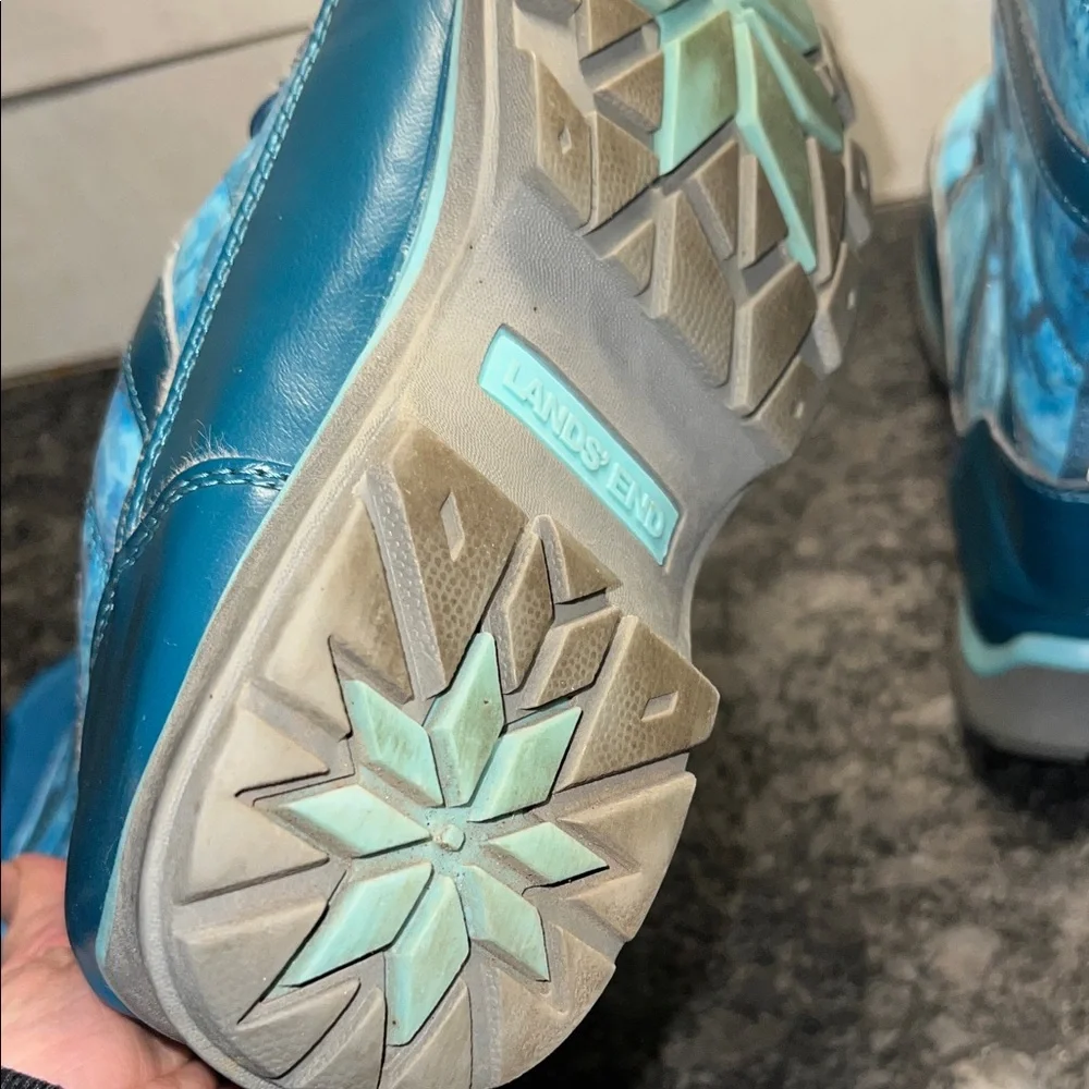 Size 2 Girls Lands End Winter snow boot. Stylish